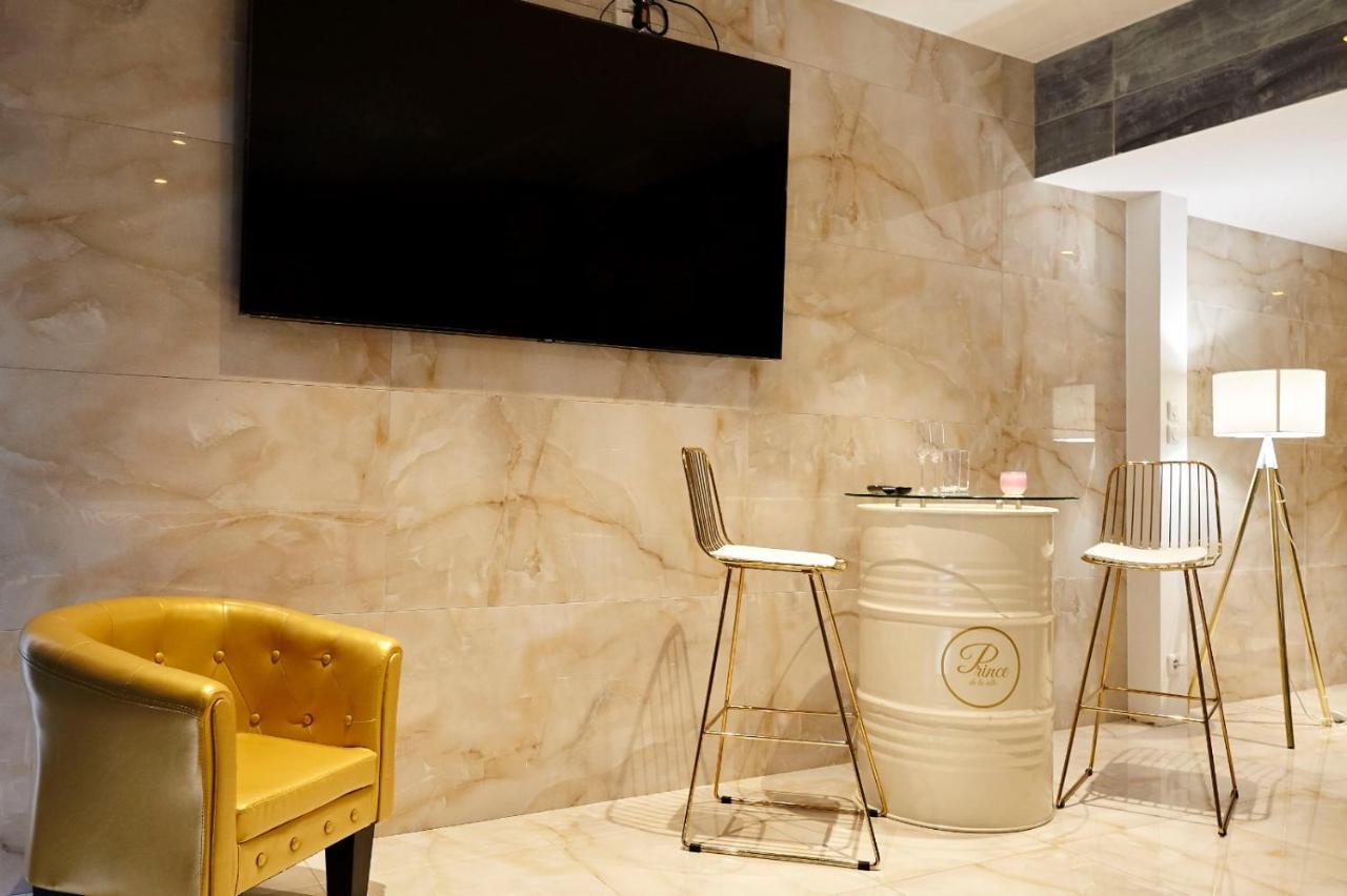 Golden Junior - Jacuzzi Apartment Руан Екстериор снимка