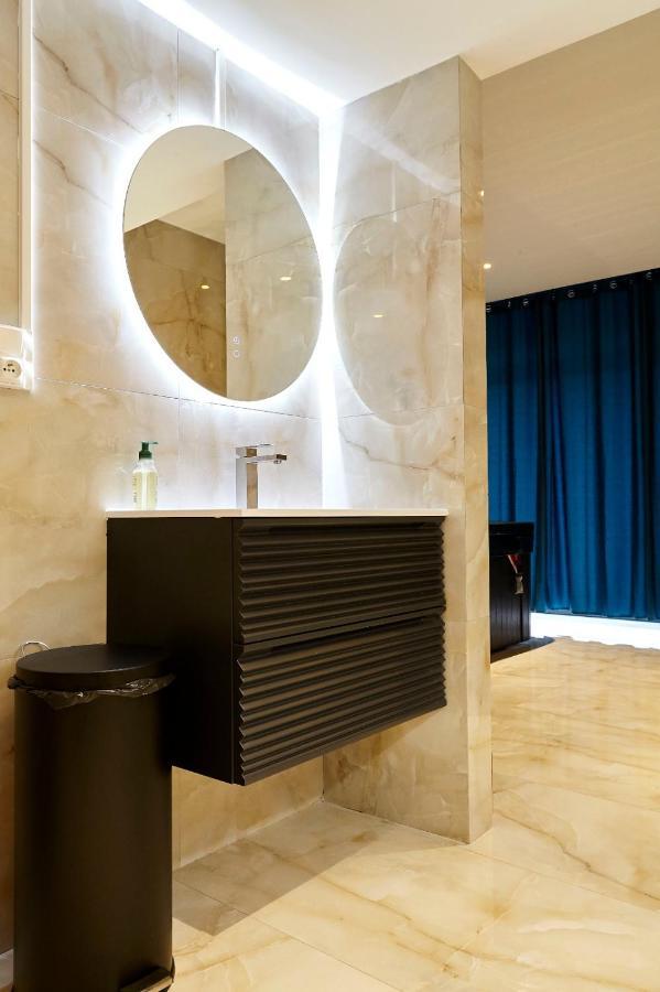 Golden Junior - Jacuzzi Apartment Руан Екстериор снимка